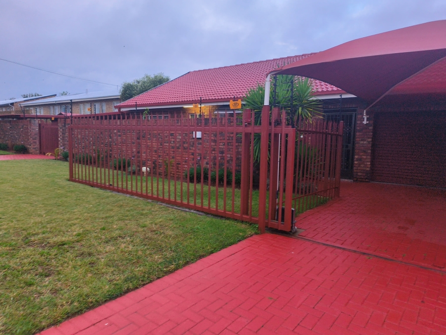3 Bedroom Property for Sale in La Hoff North West